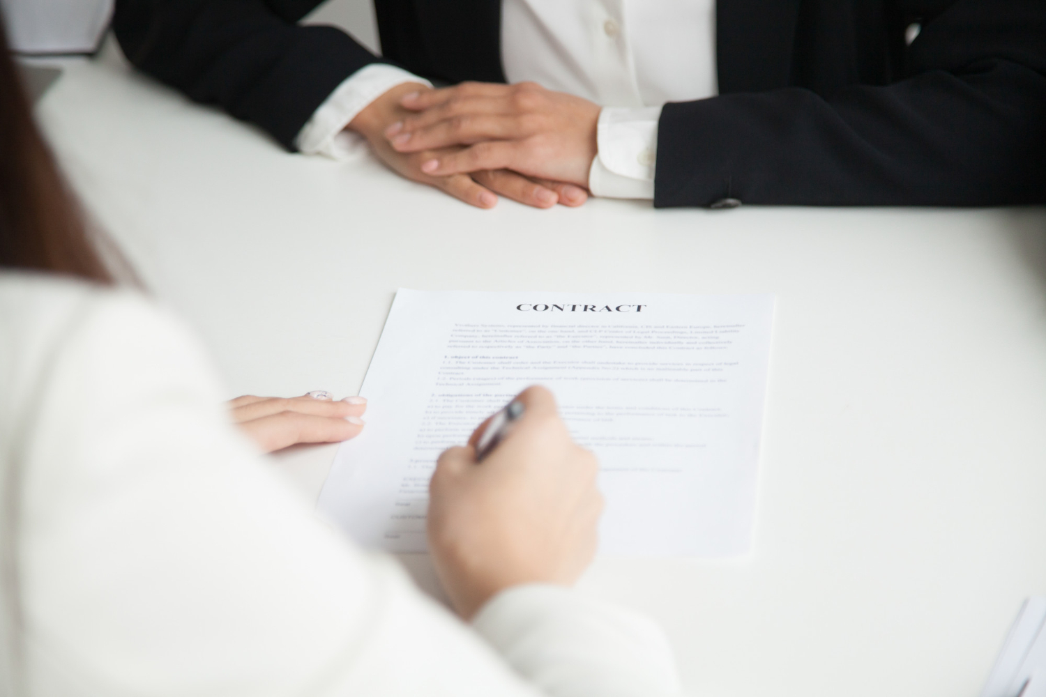 What a Contract Lawyer Can Do for You